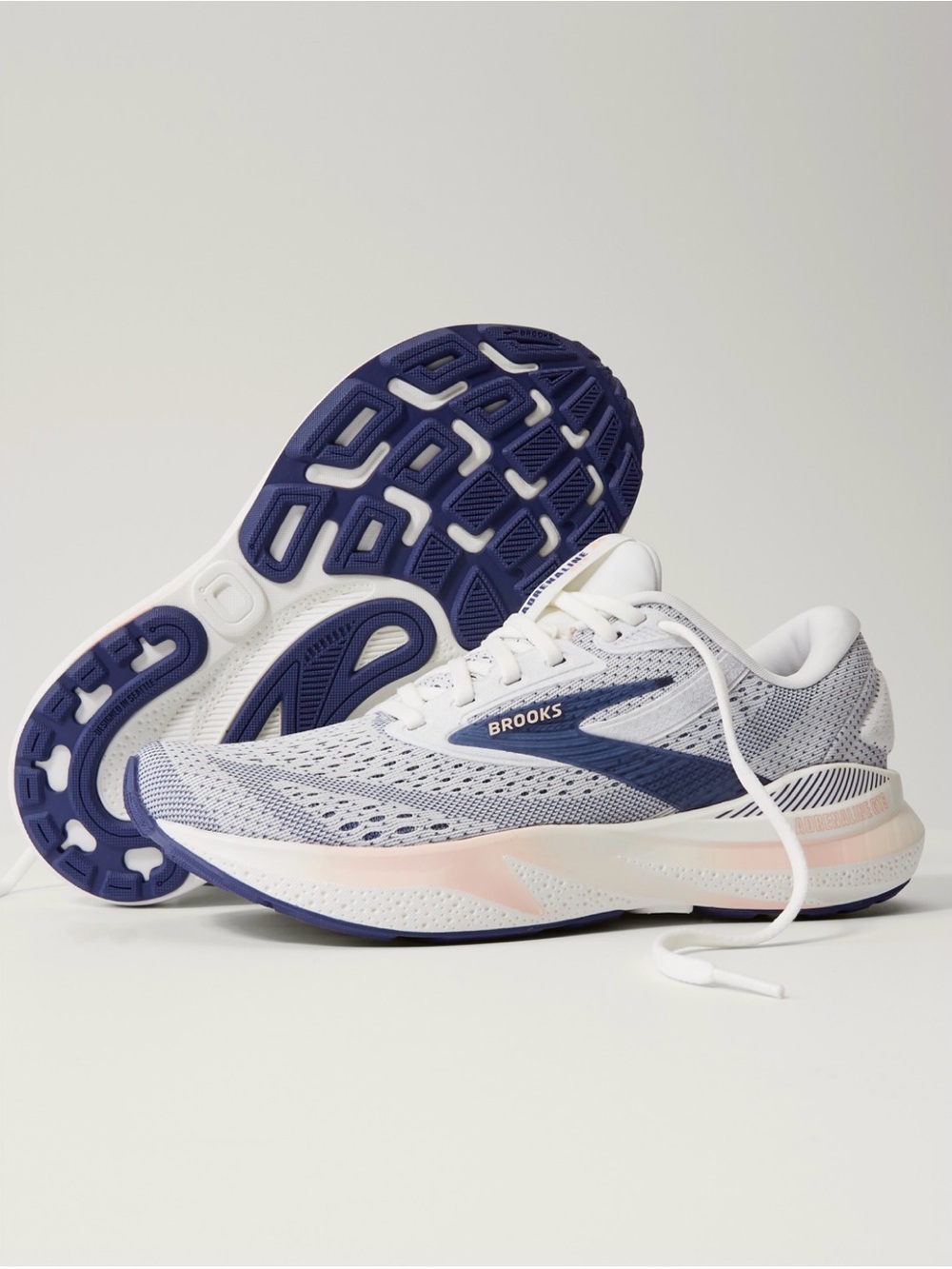 Brooks Adrenaline Women's Running Sneakers athletic size 9 for running  & more.